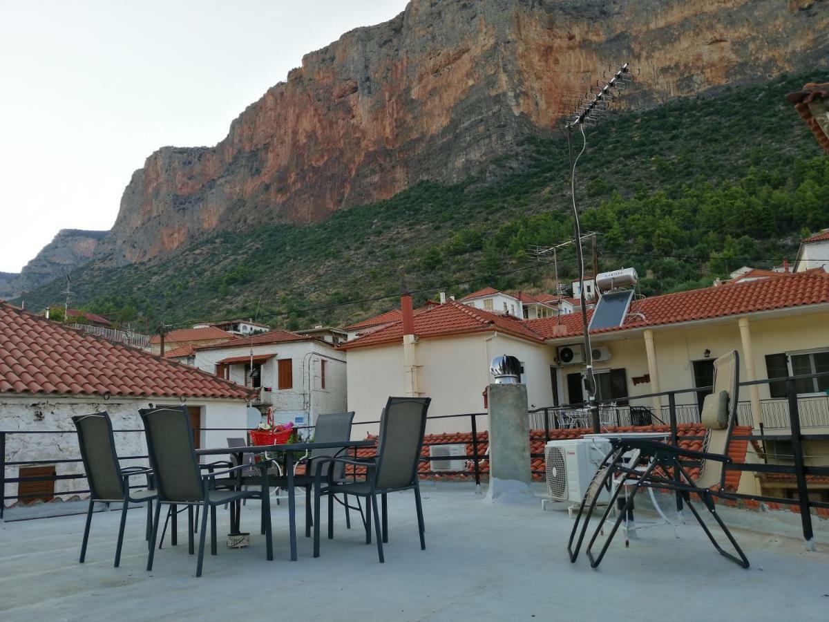Rodomelo House With Terrace - 4 Bedrooms Leonídion Eksteriør bilde
