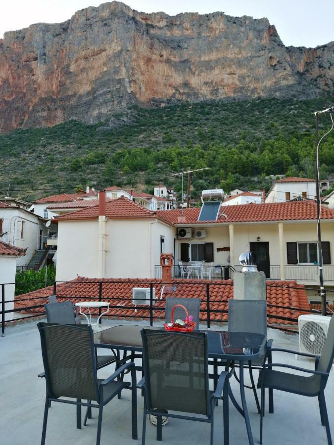 Rodomelo House With Terrace - 4 Bedrooms Leonídion Eksteriør bilde